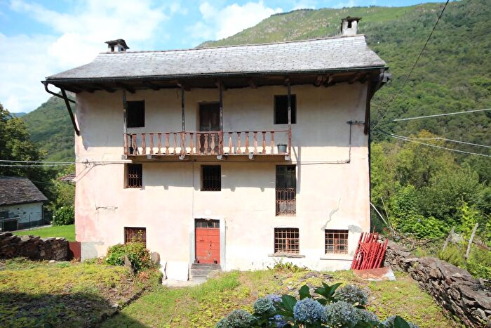 Casa con 7 locali in vendita in Socraggio, Cannobio