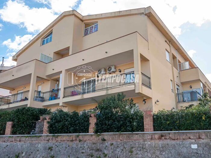 Appartamento trilocale in vendita in Contrada Malapezza, Messina