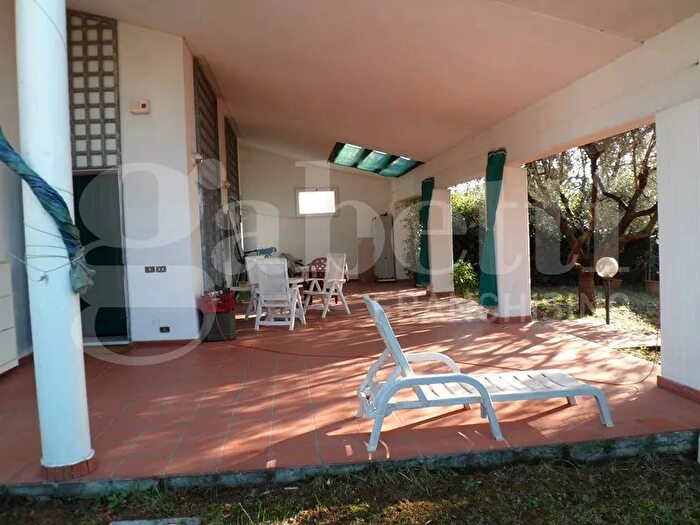 Appartamento con 5 locali in vendita in Via Larga, Luni