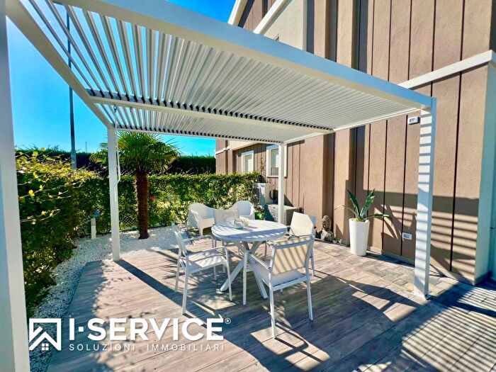 Appartamento trilocale in vendita in Via G Donizetti, Gatteo