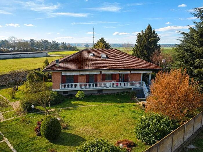 Casa con 7 locali in vendita in Via IV Martiri, Alessandria