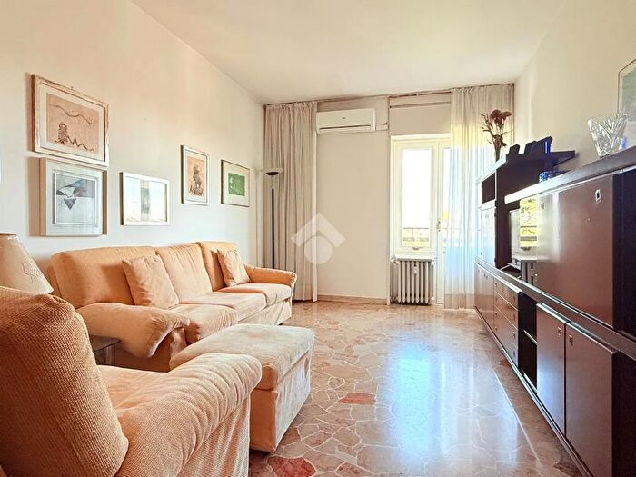 Appartamento quadrilocale in vendita in Via Giacomo Matteotti, Bollate