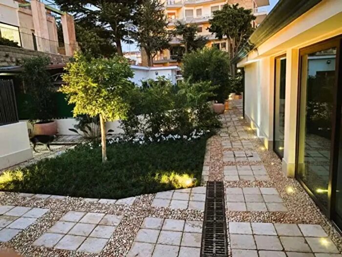 Appartamento con 6 locali in vendita in Via Manzoni, Napoli