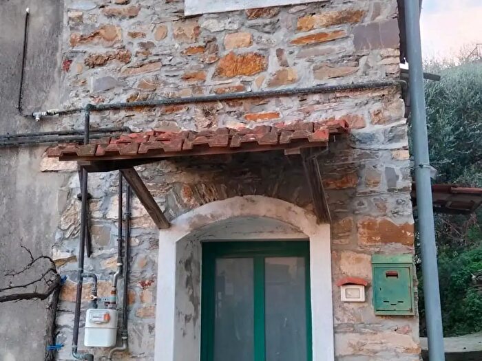 Casa con 11 locali in vendita in Via Vittorio Emanuele II, Imperia