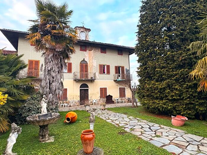 Casa con 8 locali in vendita in Via Pascaretto, Pinerolo