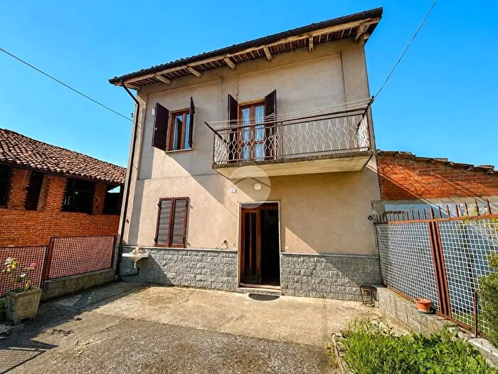 Casa con 6 locali in vendita in Via Umberto I, Alfiano Natta