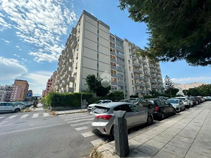 Appartamento con 5 locali in vendita in Via Monte Bonifato, Palermo