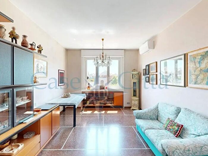 Appartamento trilocale in vendita in Via Caracciolo, Milano