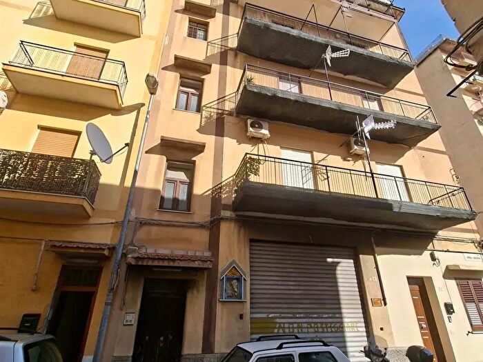 Appartamento trilocale in vendita in Via Attilio Barbera, Palermo