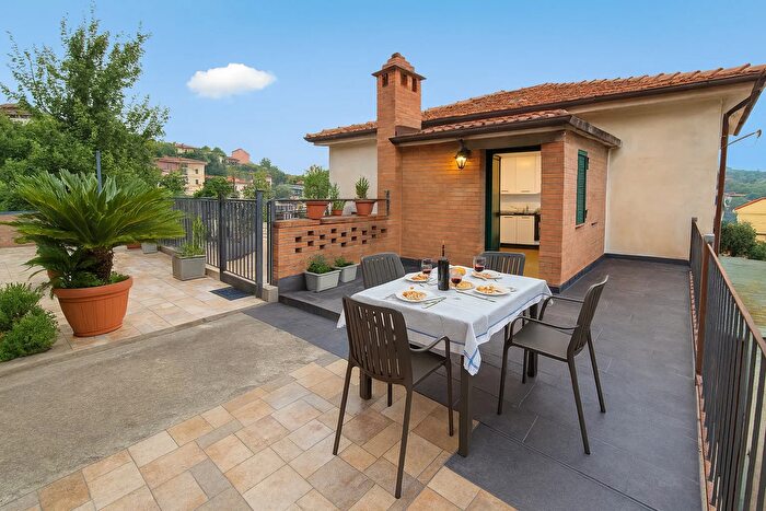 Appartamento trilocale in vendita in Via Molinello, Vezzano Ligure