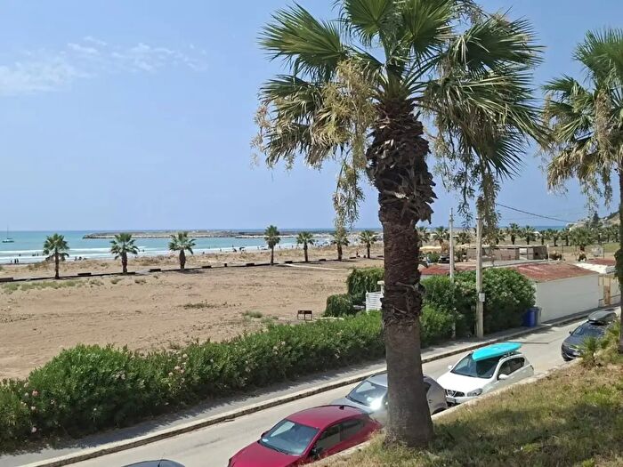 Casa quadrilocale in vendita in Via Sicilia, Menfi