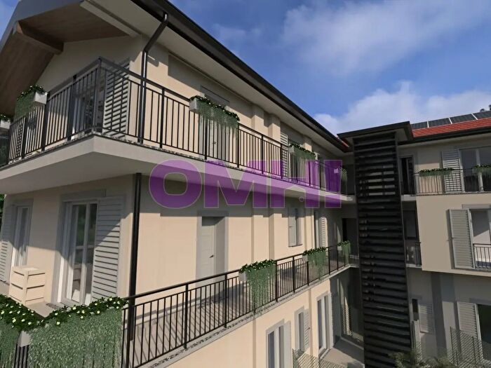 Appartamento trilocale in vendita in Via Mazzini, Cavaria Con Premezzo