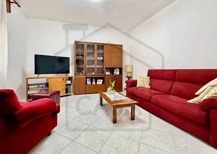 Casa quadrilocale in vendita in Via Ippolito Nievo, Torreglia