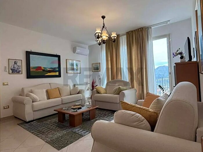 Appartamento quadrilocale in vendita in Via Regione Siciliana, Monreale