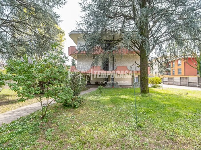 Appartamento trilocale in vendita in Via Nievo, Cernusco Sul Naviglio