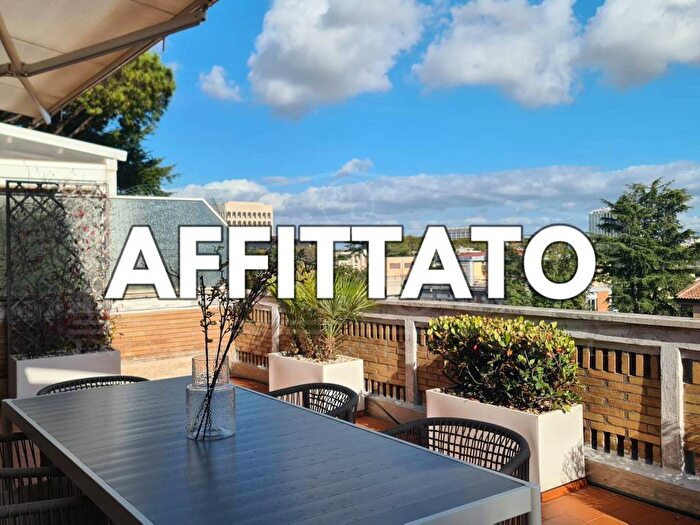 Appartamento trilocale in affitto in Viale Santi Pietro e Paolo, Eur, Roma