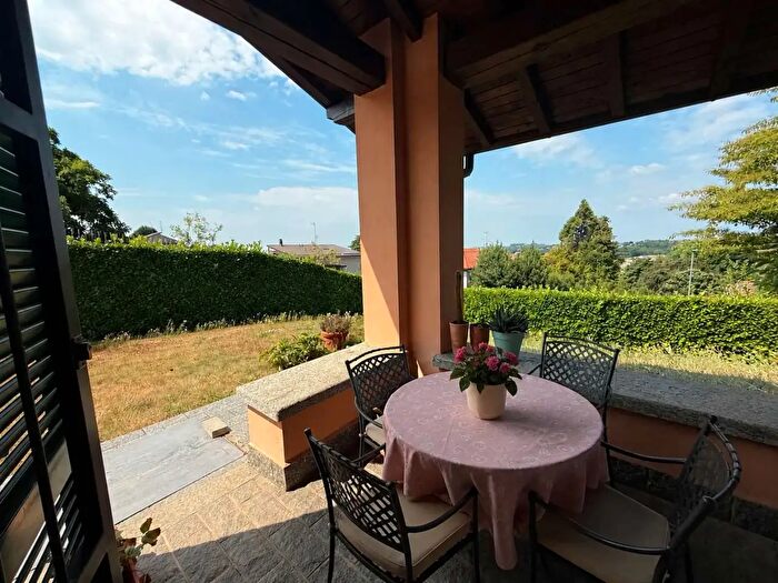 Casa con 5 locali in affitto in Via Betta, Cantu'