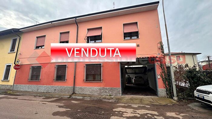 Casa con 5 locali in vendita in Via Diaz, Parabiago