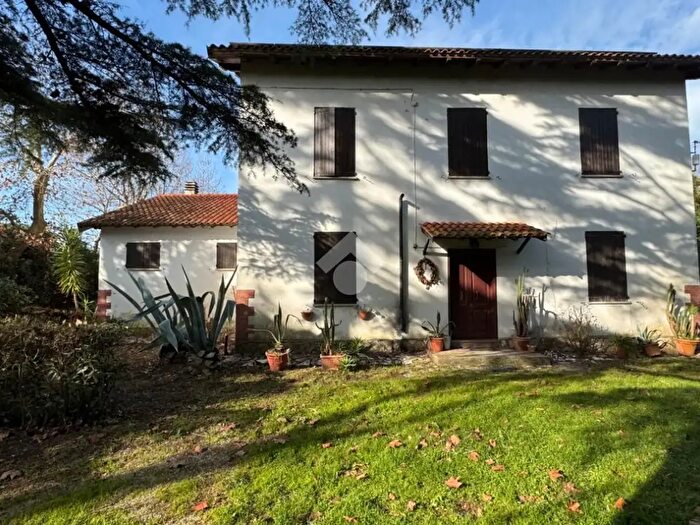 Casa con 8 locali in vendita in Str del Pantanello, Latina