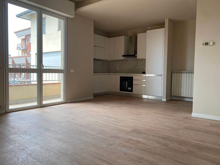 Appartamento bilocale in affitto in Via Francesco Nullo, Calusco d'Adda