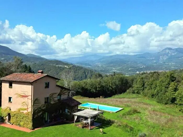 Casa con 6 locali in vendita in Castelnuovo Di Garfagnana
