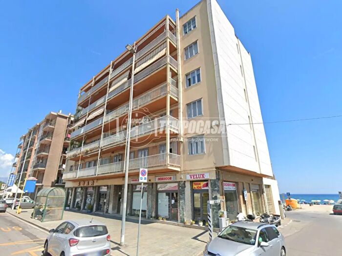Appartamento trilocale in vendita in Via Aurelia, Vado Ligure