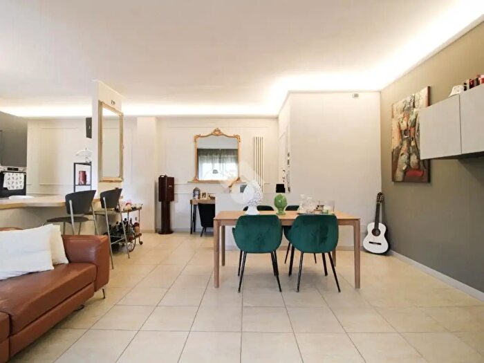 Appartamento trilocale in vendita in Via Dora Riparia, Milano