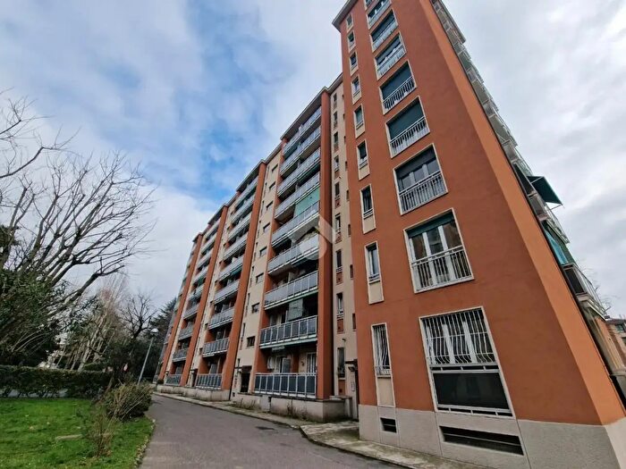 Appartamento trilocale in vendita in Via degli Astri, Milano