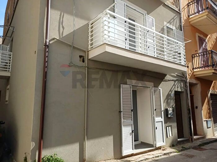 Casa con 5 locali in affitto in Vicolo Pirrera, Favara