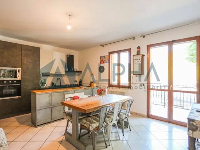 Appartamento trilocale in vendita in Via Novembre, Longiano