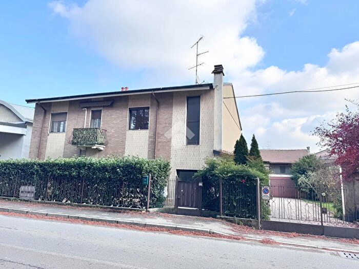 Appartamento quadrilocale in vendita in Via Garibaldi, Binasco