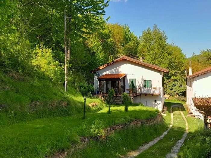 Casa con 6 locali in vendita in Castellino Tanaro