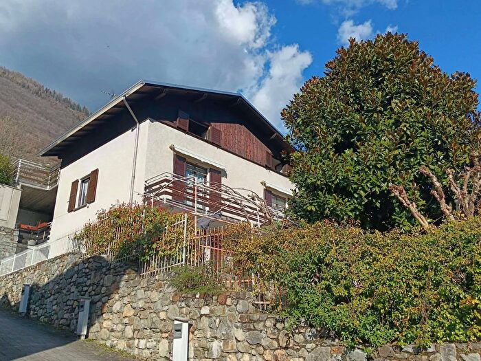 Casa quadrilocale in vendita in Frazione Colda a Sondrio Sondrio, Sondrio