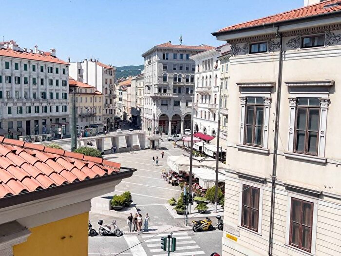 Casa con 6 locali in affitto in Corso Umberto Saba, Largo Barriera Ospedale Maggiore, Trieste