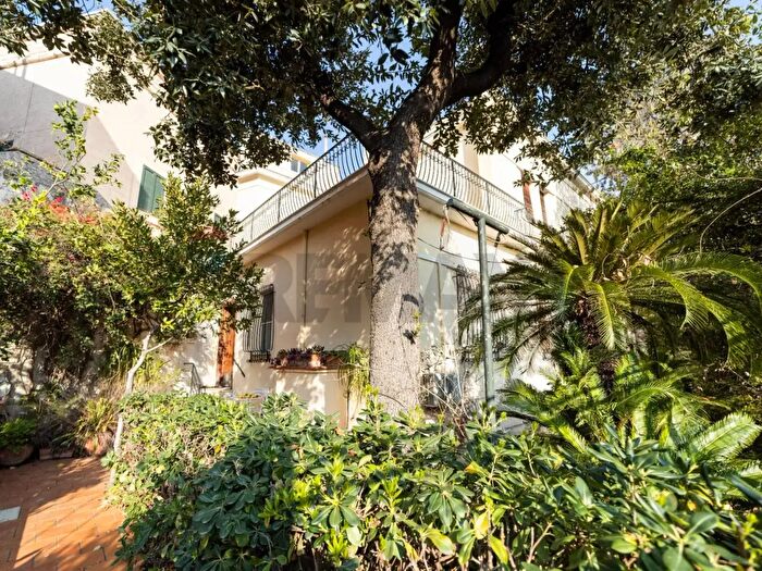 Casa con 8 locali in vendita in Via Magenta, Monopoli