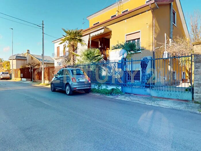 Casa trilocale in vendita in Via Venezia, Canegrate