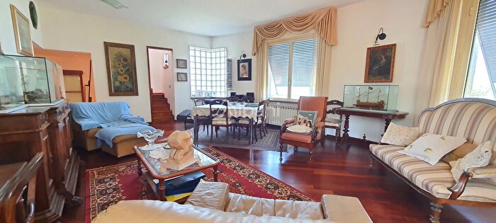 Casa con 12 locali in vendita in Via Masignano, Arcola