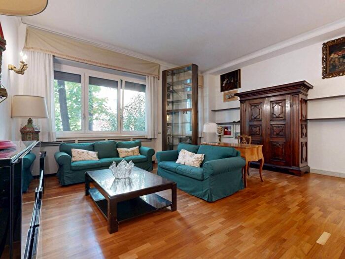 Appartamento quadrilocale in affitto in Via Cerva, Borgogna Largo Augusto, Milano