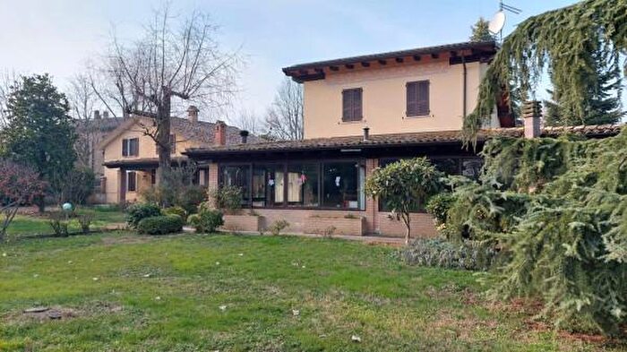 Casa con 6 locali in vendita in Strada del Molinazzo, Alseno
