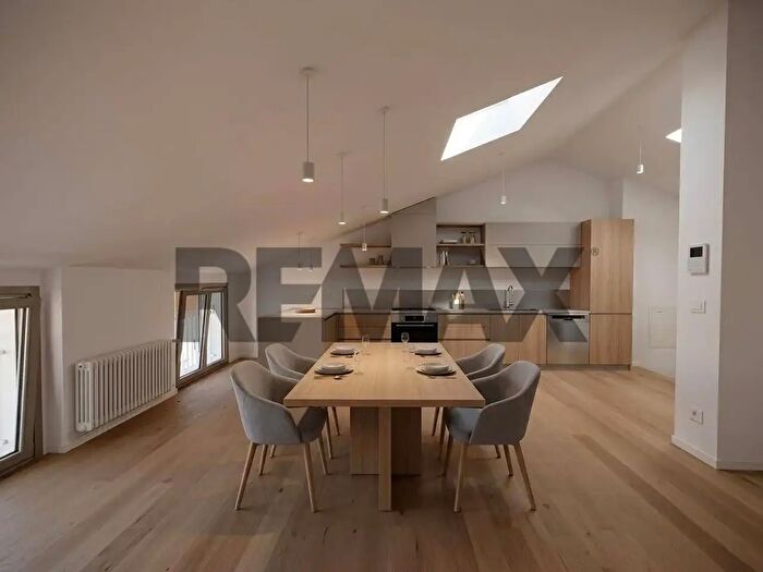 Appartamento trilocale in vendita in Via Gambini, Trieste