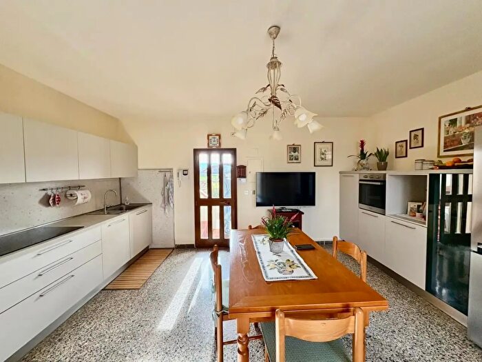 Casa con 7 locali in vendita in Castelfiorentino