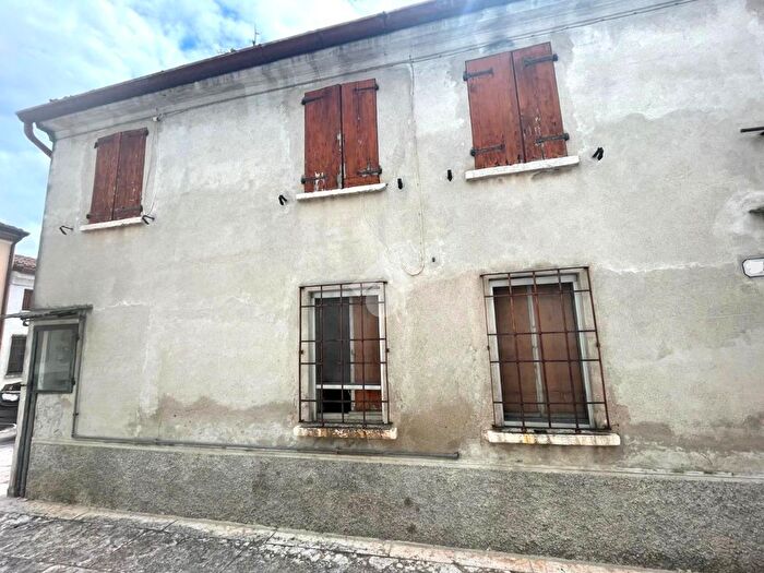 Casa con 6 locali in vendita in Str Castelletto, Mantova