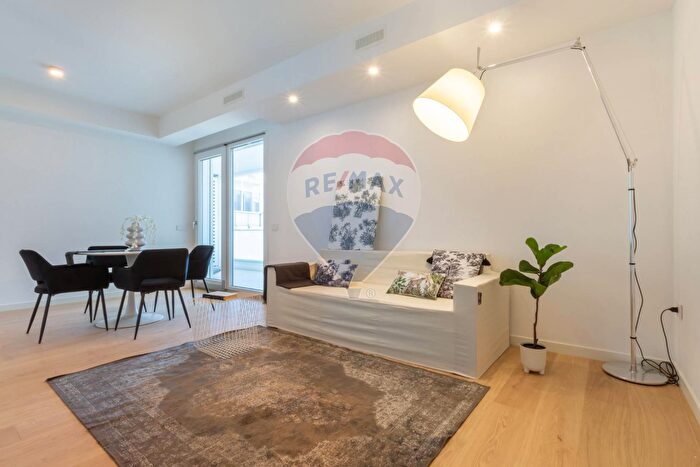 Appartamento quadrilocale in vendita in Via della Pineta, Cagliari