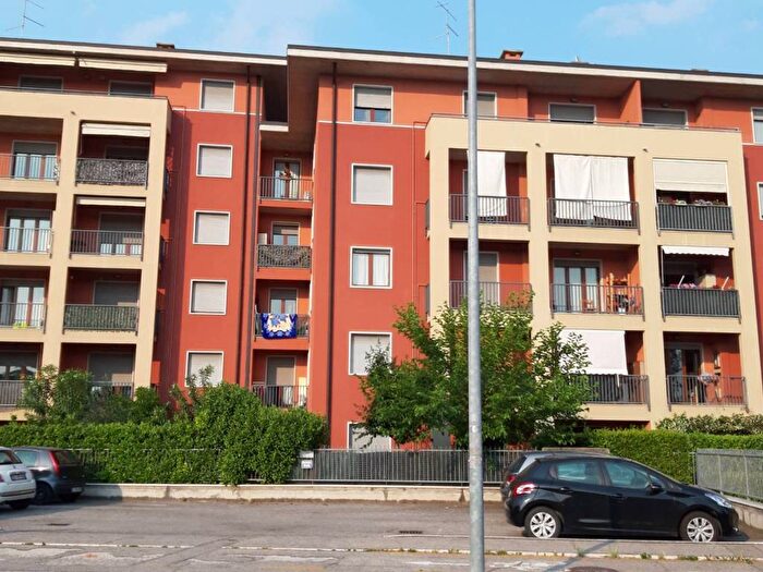 Appartamento bilocale in affitto in Strada Le Grazie, Borgo Roma, Verona
