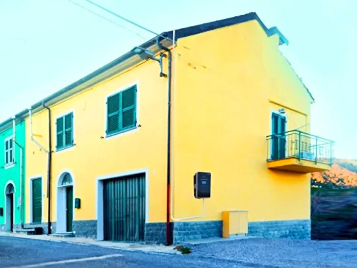 Casa con 5 locali in vendita in Via Guardia, Noli