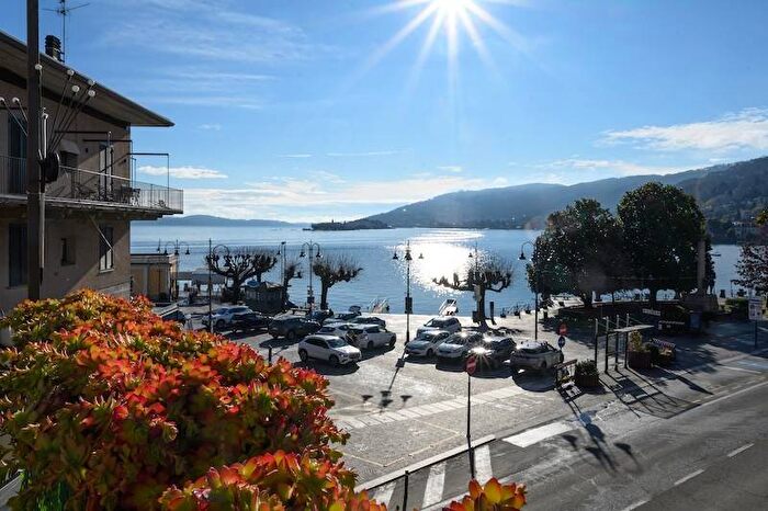 Appartamento trilocale in affitto in Piazza Dante Alighieri, Centro, Baveno
