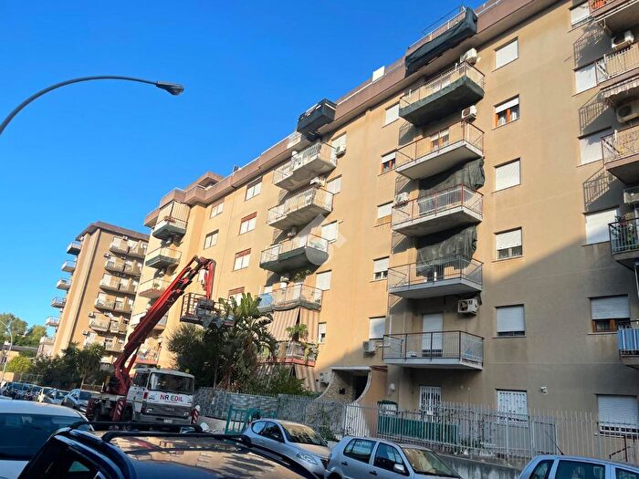 Appartamento quadrilocale in vendita in Via Monsignore Filippo Meli, Palermo