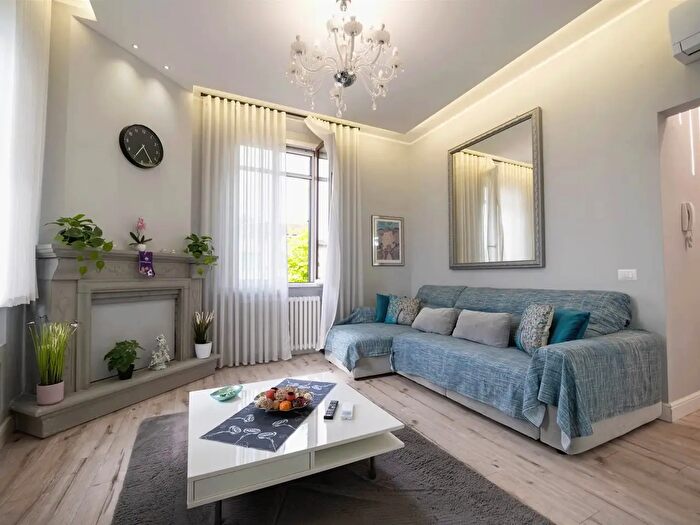 Appartamento trilocale in vendita in Via Spartaco Lavagnini, Signa