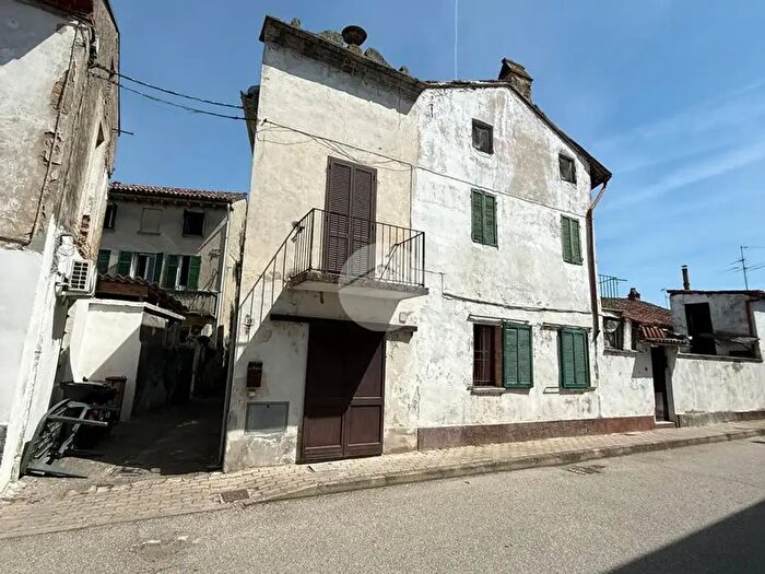 Casa con 5 locali in vendita in Via Vittorio Emanuele, Bozzole