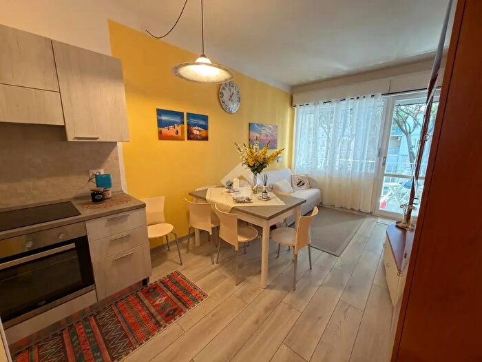 Appartamento trilocale in vendita in Viale dei Pini, Comacchio